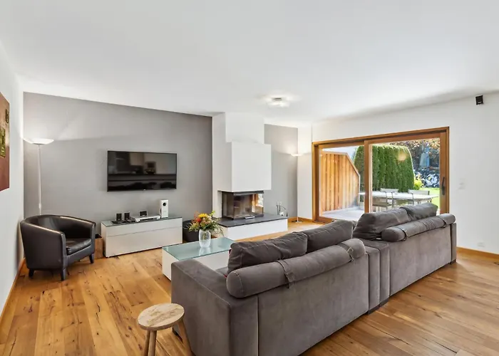 The By Mrs Miggins 4*